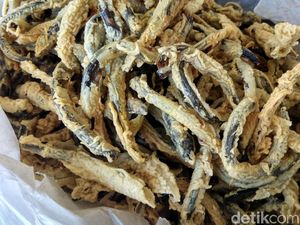 Kriuk-kriuk Renyah Keripik Belut Ada di Pasar Godean Sleman