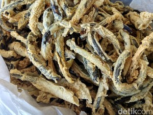 Kriuk-kriuk Renyah Keripik Belut Ada di Pasar Godean Sleman