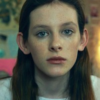 Wanita dengan telinga besar memang kadang sering diejek. Namun wanita 14 tahun ini justru menjadikannya sebagai keunikan. Berkat fitur wajahnya itu, Freya Lawrence sudah bekerja untuk brand-brand besar, seperti Mulberry, Chloe, hingga Celine. Foto: Instagram