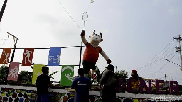 Maskot Asian Games dari limbah plastik di Pekalongan. 