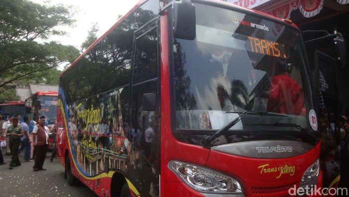 Peluncuran BRT Trans Jateng Koridor 1, Purwokerto, Senin (13/4/2018).