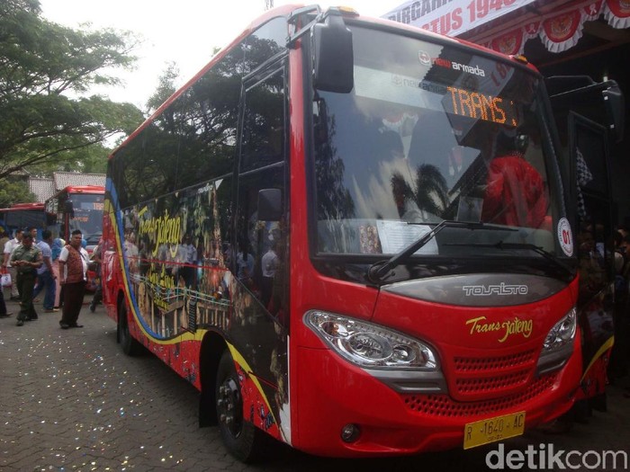 Peluncuran BRT Trans Jateng Koridor 1, Purwokerto, Senin (13/4/2018).