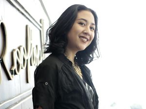 Kocak Banget! Sherina Munaf Edit Foto Vidi Aldiano Ingin Cium Komodo