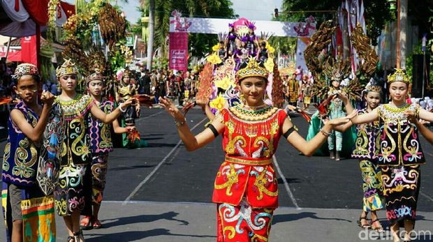 Warna warni Budaya Nusantara di Karnaval Kebangsaan Bikin 