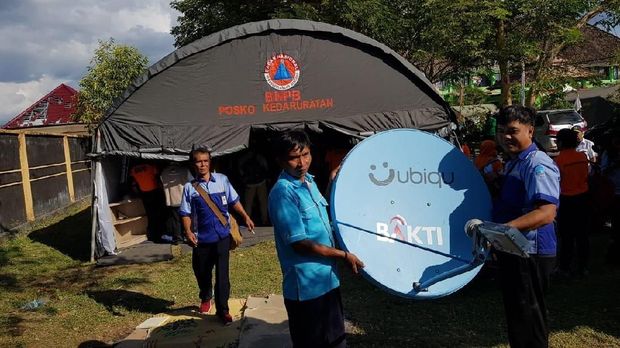 Kominfo Kerahkan Telepon Satelit di Wilayah Gempa Lombok