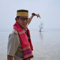 Dengan desain yang tak kalah dari buatan luar, ternyata harga kacamata ini tidak terlalu mahal. Dari keterangan Saturdays, kacamata buatannya dijual mulai Rp 1,2 jutaan sampai Rp 1,8 juta, sudah termasuk lensa. Foto: Dok. Sandiaga Uno