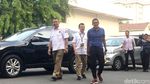 Tetap Membiru, Gaya Sandiaga Bawa Infused Water Saat Tes Kesehatan