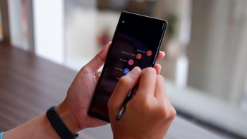 S-Pen kini bisa mengontrol video di YouTube. Foto: Adi Fida Rahman/detikINET