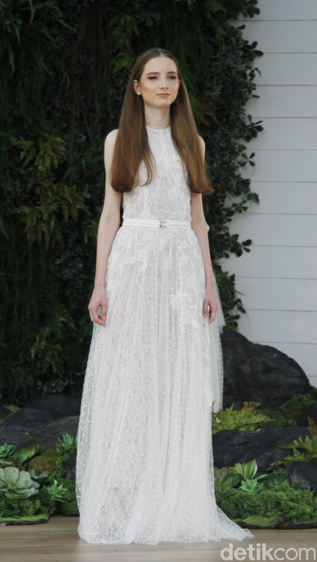 Fashion show gaun pengantin dari Sapto Djojokartiko di Grand Hyatt Jakarta Wedding Fair 2018, Jumat [10/8/2018]. Foto: Mohammad Abduh/Wolipop