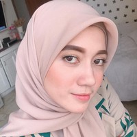 Beberapa waktu terakhir, nama Sindy kembali disebut-sebut. Ternyata, ia sudah berhijrah dan mengubah penampilannya. Ia mantap berhijab pada Juli 2018 lalu. Foto: Instagram./Sindyhv