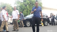 Sandiaga juga tampak membawa infused water (Foto: Indra Komara/detikcom)
