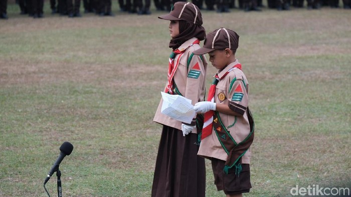 Aksi Pramuka Cilik Baca Doa di Depan Jokowi