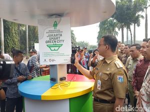 Pemprov DKI Sediakan Charger Bertenaga Matahari Gratis di Monas