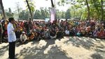 Jokowi di Lombok: Dibonceng TBG & Jadi Imam di Tenda Pengungsian