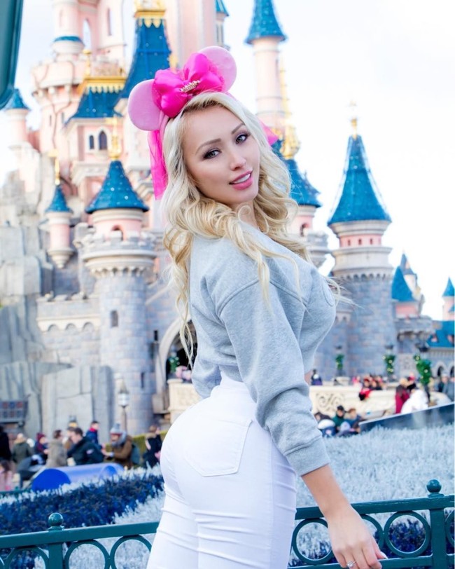 Ia pun memutuskan untuk berbagi postingan yang kuat tentang kepercayaan diri. Alih-alih membiarkan netizen terus mengkritiknya, Daniella memutuskan untuk menggunakan platformnya untuk membuat pernyataan yang berani. Foto: Instagram