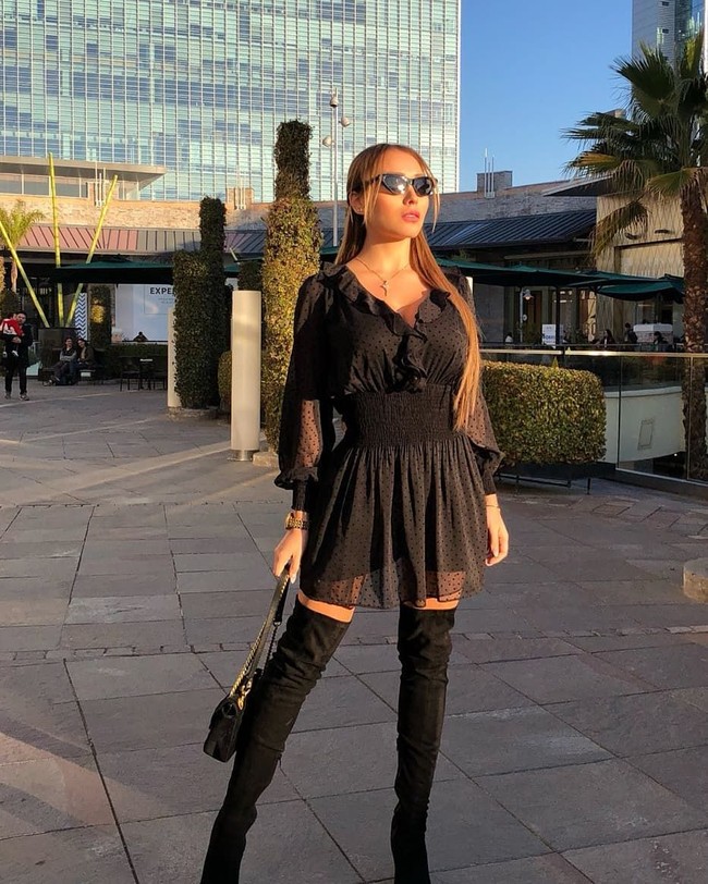 Menurut model asal Chili ini tak ada seorang pun yang dapat mengatakan kepada orang lain apa yang harus dilakukan dan tak dilakukan dengan tubuhnya sendiri. Foto: Instagram