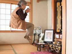 Foto Kocak Nenek Usia 90 Tahun Hobi Photoshop