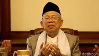 Bakal calon wakil presiden Jokowi itu memimpin doa bersama para anggota PBNU untuk meminta keselamatan selama menunaikan ibadah haji.