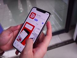 Mengintip Vlogger Cantik Vietnam Jajal Go-Jek