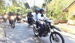 Jokowi di Lombok: Dibonceng TBG & Jadi Imam di Tenda Pengungsian