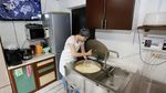 Mengintip Proses Pembuatan Keju di Siberia