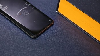 Bentangan layarnya 6,4 inch dengan resolusi 2.340 x 1.080 pixel. Foto: Sina Mobile
