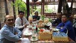Begini Gaya Yusril Ihza Mahendra Saat Beli Pete dan Ngopi Bareng Elit Politik