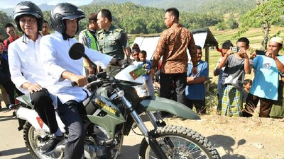 TInjau Gempa, Jokowi Dibonceng TGB