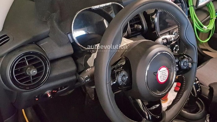 Ini Tampang Interior MINI Listrik, Tachometer-nya Lebih Kecil