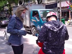 Mengintip Vlogger Cantik Vietnam Jajal Go-Jek