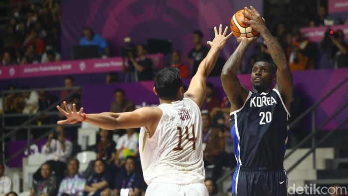 Timnas Basket Indonesia kalah 65-104 dari Timnas Korea Selatan di laga perdana Grup A Asian Games 2018. (Foto: Grandyos Zafna/detikcom) Timnas Basket Indonesia kalah 65-104 dari Timnas Korea Selatan di laga perdana Grup A Asian Games 2018. (Foto: Grandyos Zafna/detikcom)