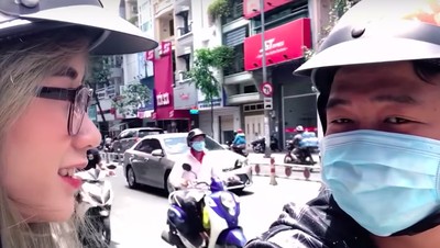 Mengintip Vlogger Cantik Vietnam Jajal Go-Jek
