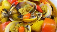 Selain ikan, lempah kuning juga bisa dijadikan bumbu untuk memasak kerang. Rasanya sama-sama sedap pasti ya. Sluurrp! Foto : instagram @lusia.vv
