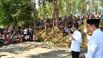 Jokowi di Lombok: Dibonceng TBG & Jadi Imam di Tenda Pengungsian