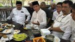 Begini Gaya Yusril Ihza Mahendra Saat Beli Pete dan Ngopi Bareng Elit Politik