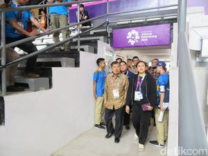 JK Cek Stan Tiket Asian Games dan Naik TransJ di GBK