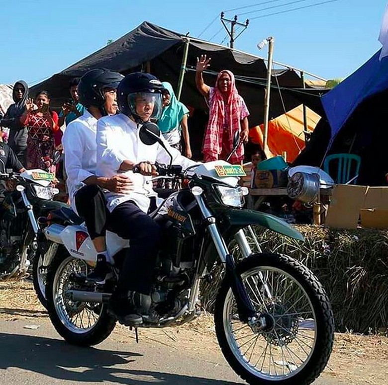 Tinjau Lombok TGB Bonceng Jokowi Naik Kawasaki KLX 