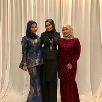 Inilah penampilan Siti Nurhaliza terbaru yang membuat netizen takjub. Siti mengunggah foto penampilannya memakai jaket yang pernah dipakainya saat pembukaan butik Louis Vuitton pada 2007. “Jacket yang saya gayakan adalah jacket kesayangan saya,” tulisnya di Instagram. Foto: Instagram @ctdk