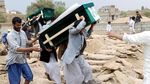 Lautan Manusia di Pemakaman 40 Anak Korban Serangan Arab Saudi