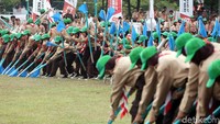 Dalam acara tersebut, para anggota pramuka unjuk kemampuan atraksinya di depan Presiden Jokowi.