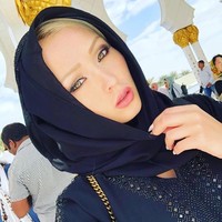 Wanita berusia 32 tahun ini juga beri balasan untuk orang-orang yang menyarankanya menahan diri dari memamerkan lekuk tubuhnya yang seksi dan berpakaian minim di foto di Instagram. Foto: Instagram