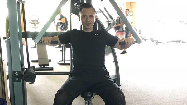 Rahasia Perut Roti Sobek AHY di Usia 40 Tahun
