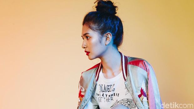 Mikha Tambayong saat pemotretan Celeb of The Month 