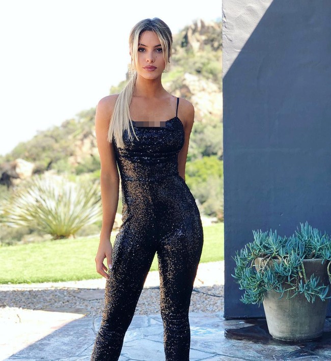 Lele pun punya wajah cantik dan seksi khas wanita Amerika Latin hingga ia kini berkiprah di dunia model. Lele memulai debut modelling dengan tampil di fashion show Dolce & Gabanna di 2017.  Foto: Instagram (lelepons)