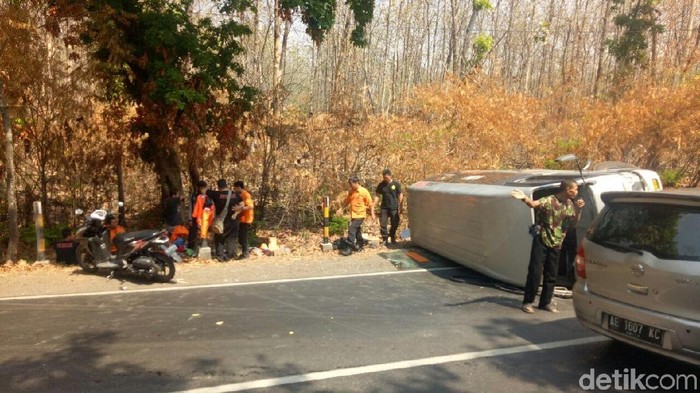 Menuju Lombok, Mobil Relawan Asal Jateng Terguling di Ngawi