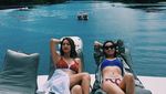 Foto: Maria Selena Leyeh-leyeh di Pantai Saja Cantik