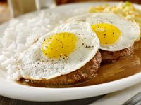 Gimana Kalau Siang Ini Makan Hamburg Steak yang Gurih Juicy di Sini?