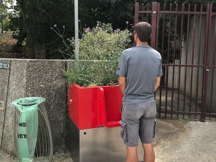Cara Unik Menghilangkan Kebiasaan Pipis Sembarangan di Kota Paris