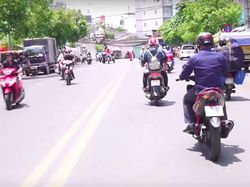 Mengintip Vlogger Cantik Vietnam Jajal Go-Jek