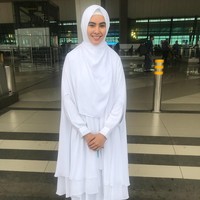 Perubahan Kartika Putri memang cukup drastis. Di awal hijrahnya, Kartika Putri sudah mantap memakai hijab syari. Kini, ia dikabarkan telah menikah dengan Ustad Usman bin Yahya. Foto: Instagram/KartikaPutriWorld